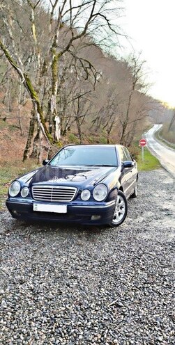 Mercedes E 220 2000, 321,000 km - 2.2 л - Quba