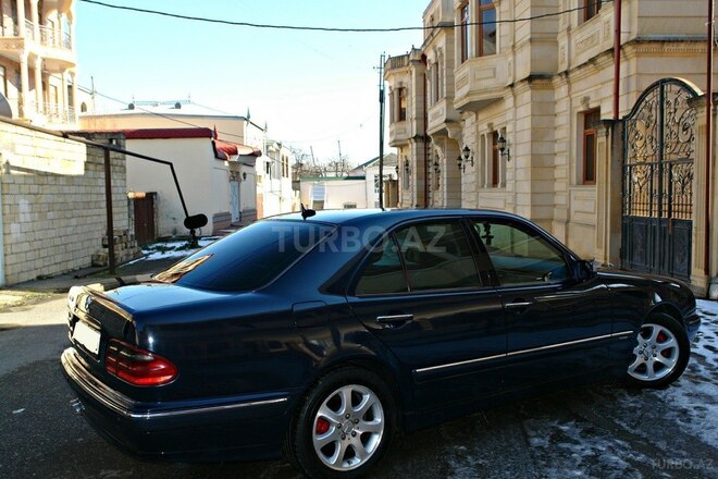 Mercedes E 220 2000, 321,000 km - 2.2 л - Quba