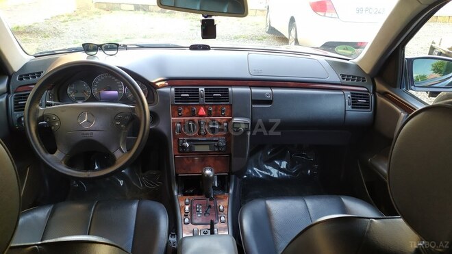 Mercedes E 220 2000, 321,000 km - 2.2 л - Quba