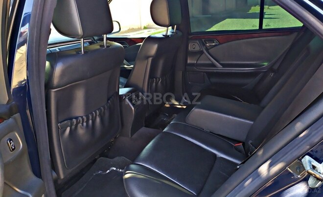 Mercedes E 220 2000, 321,000 km - 2.2 л - Quba