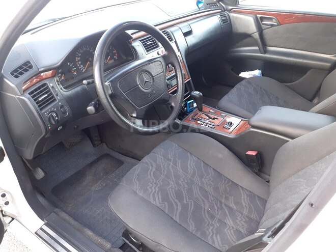 Mercedes E 220 1998, 350,000 km - 2.2 л - Bakı