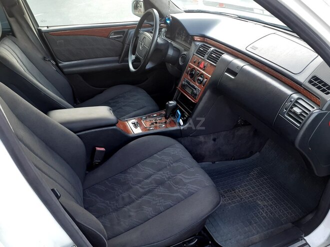 Mercedes E 220 1998, 350,000 km - 2.2 л - Bakı