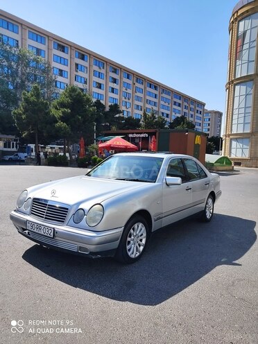 Mercedes E 220 1998, 394,000 km - 2.2 l - Bakı