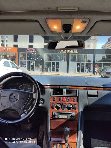 Mercedes E 220 1998, 394,000 km - 2.2 l - Bakı