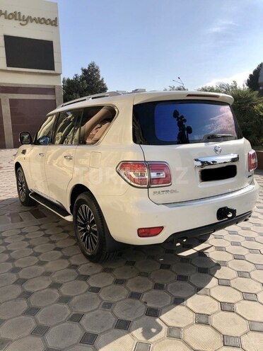 Nissan Patrol 2010, 101,000 km - 5.6 l - Bakı