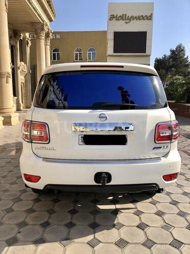 Nissan Patrol 2010, 101,000 km - 5.6 l - Bakı