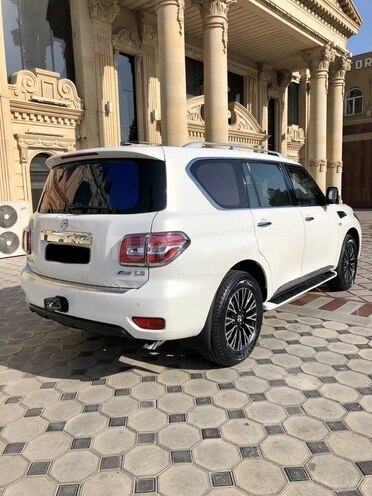Nissan Patrol 2010, 101,000 km - 5.6 l - Bakı
