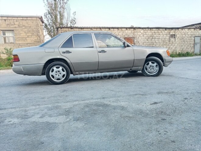 Mercedes E 250 1990, 256,487 km - 2.5 l - Bakı