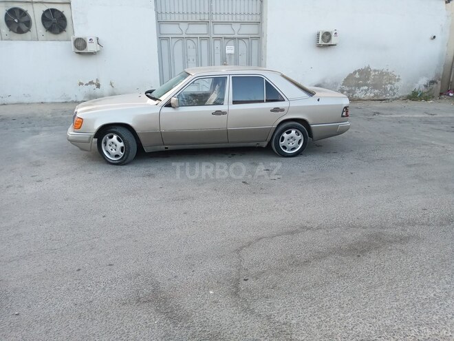 Mercedes E 250 1990, 256,487 km - 2.5 l - Bakı