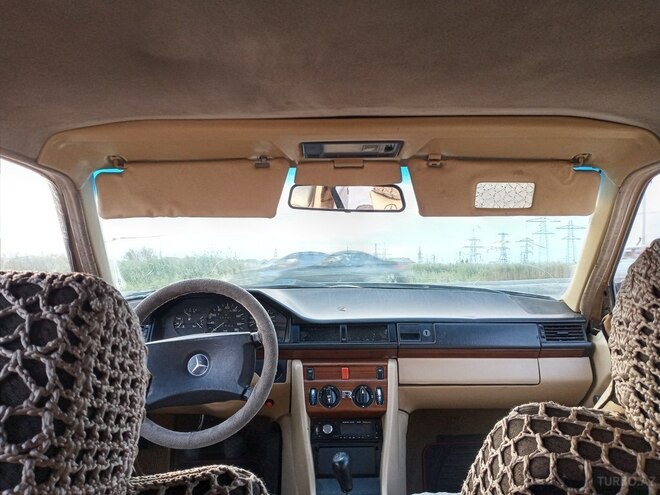 Mercedes E 250 1990, 256,487 km - 2.5 l - Bakı
