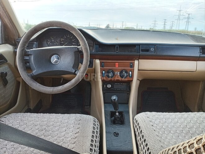 Mercedes E 250 1990, 256,487 km - 2.5 l - Bakı