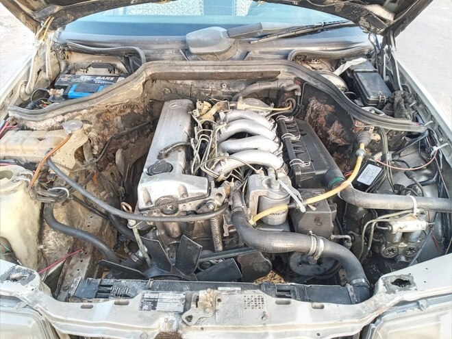 Mercedes E 250 1990, 256,487 km - 2.5 l - Bakı