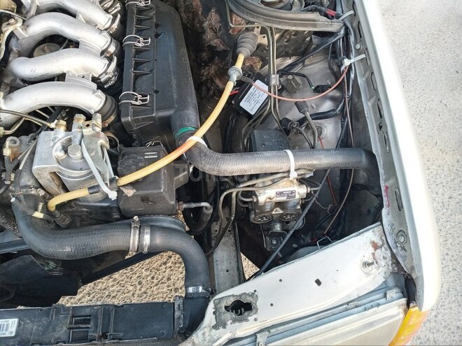 Mercedes E 250 1990, 256,487 km - 2.5 l - Bakı