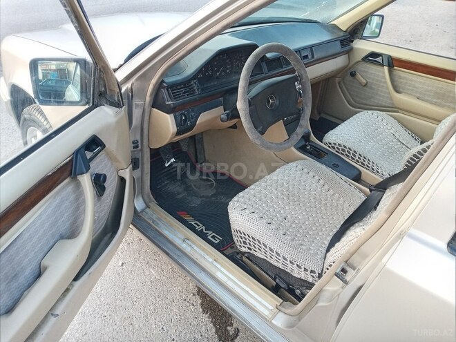Mercedes E 250 1990, 256,487 km - 2.5 l - Bakı