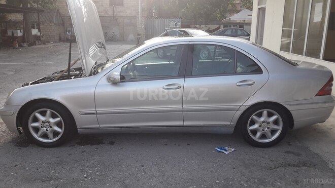 Mercedes C 240 2000, 305,865 km - 2.6 l - Yevlax