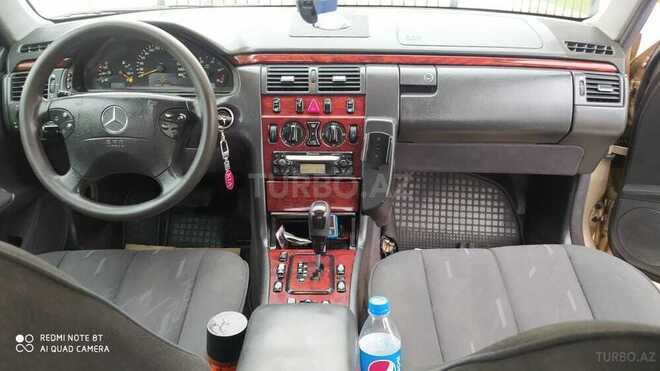 Mercedes E 220 2001, 382,304 km - 2.2 l - Bakı
