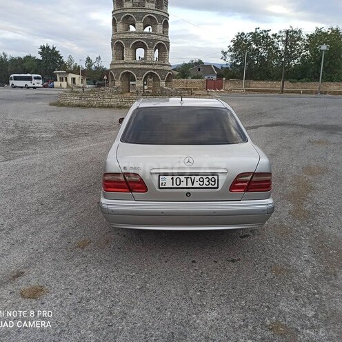Mercedes E 320 1999, 330,000 km - 3.2 l - Sumqayıt