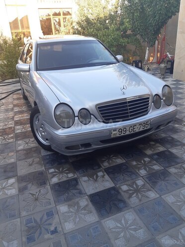 Mercedes E 220 2001, 373,000 km - 2.2 l - Bakı
