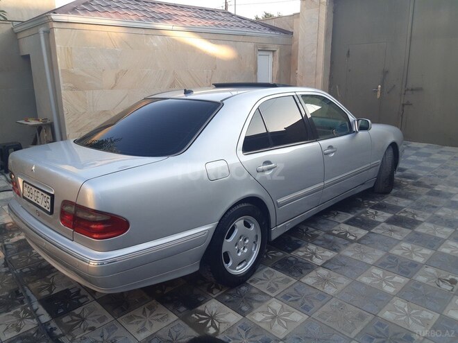 Mercedes E 220 2001, 373,000 km - 2.2 l - Bakı