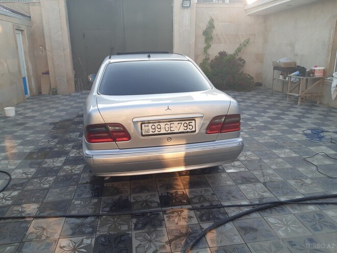Mercedes E 220 2001, 373,000 km - 2.2 l - Bakı