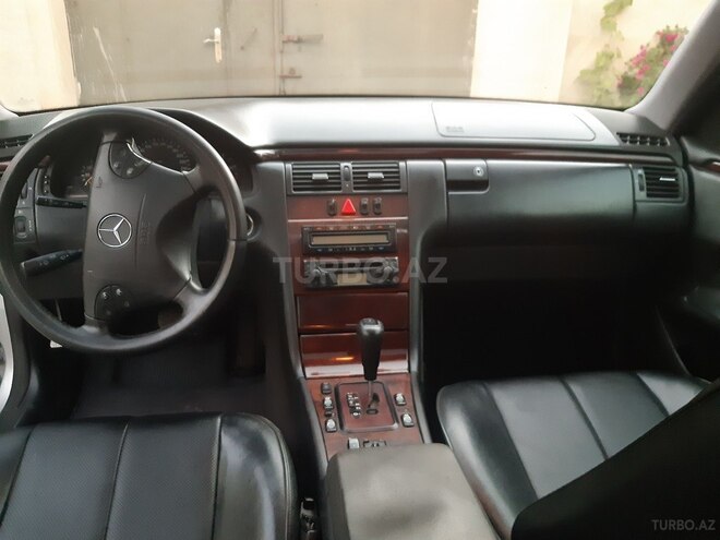 Mercedes E 220 2001, 373,000 km - 2.2 l - Bakı