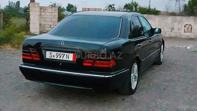 Mercedes E 270 2001, 270,000 km - 2.7 l - Qusar
