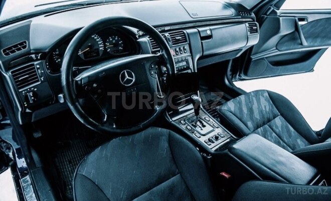 Mercedes E 270 2001, 270,000 km - 2.7 l - Qusar