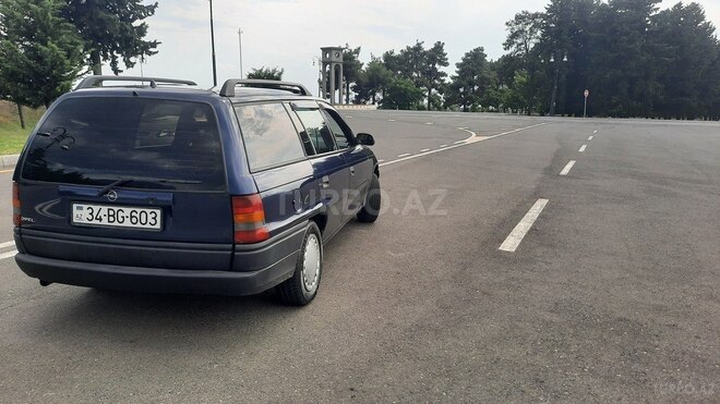 Opel Vectra 1994, 397,205 km - 1.6 l - Qax