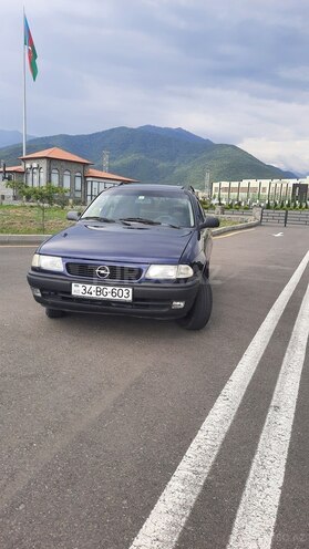 Opel Vectra 1994, 397,205 km - 1.6 l - Qax