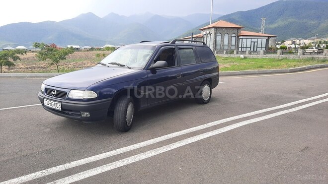 Opel Vectra 1994, 397,205 km - 1.6 l - Qax