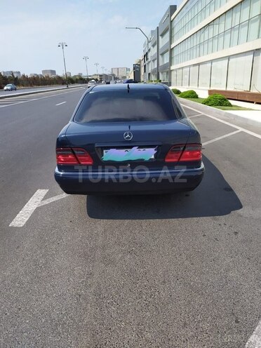 Mercedes E 220 1998, 324,000 km - 2.2 l - Bakı