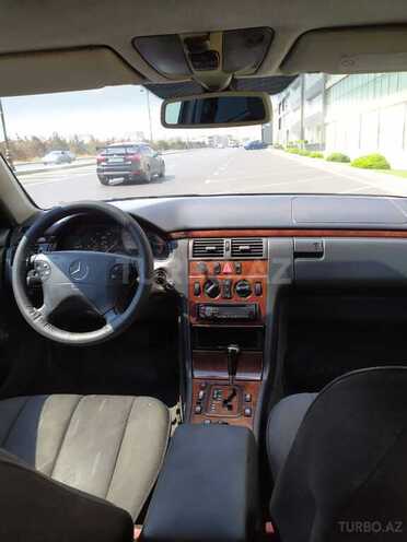 Mercedes E 220 1998, 324,000 km - 2.2 l - Bakı