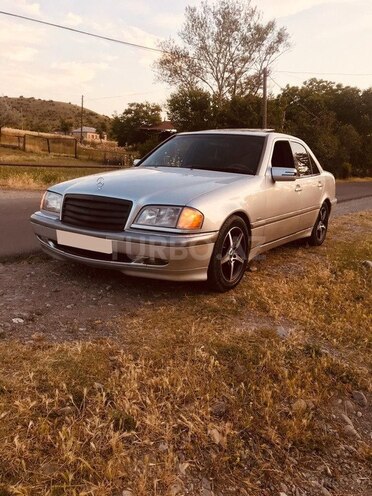 Mercedes C 230 1997, 250,000 km - 2.3 l - Qax
