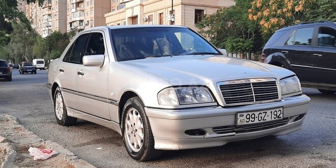 Mercedes C 200 2000, 260,000 km - 2.0 l - Bakı
