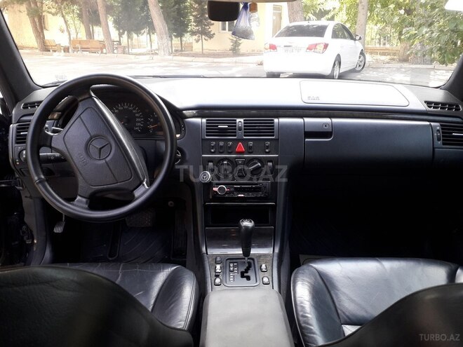 Mercedes E 230 1997, 310,000 km - 2.3 l - Bakı