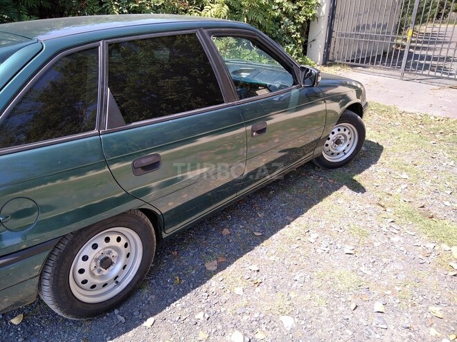 Opel Astra 1998, 295,000 km - 1.5 l - Balakən