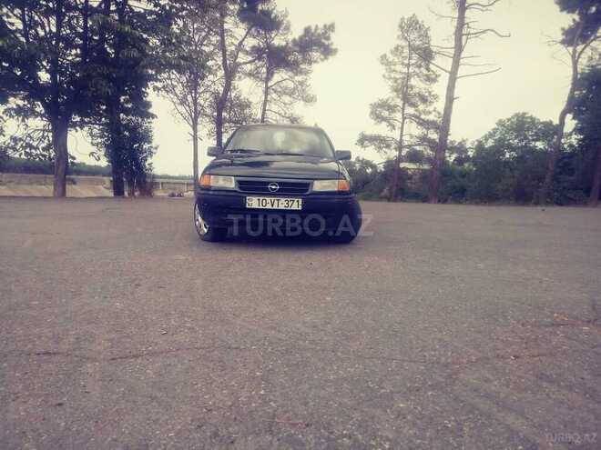 Opel Astra 1994, 335,000 km - 1.6 l - Quba
