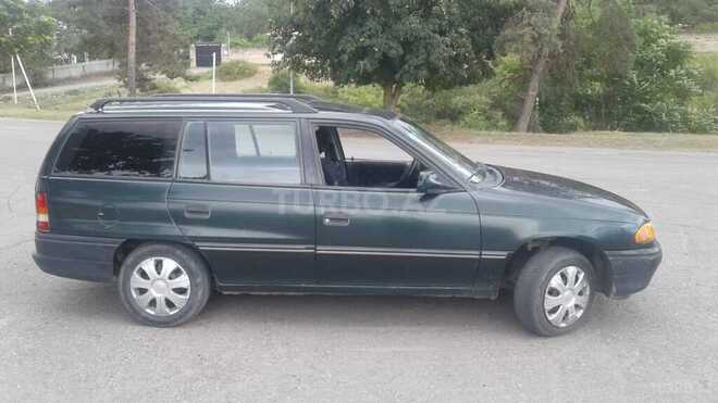 Opel Astra 1994, 335,000 km - 1.6 l - Quba