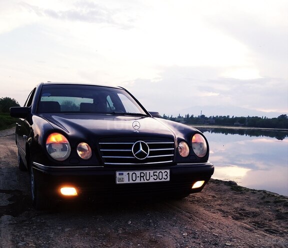 Mercedes E 230 1995, 312,100 km - 2.3 l - Bərdə