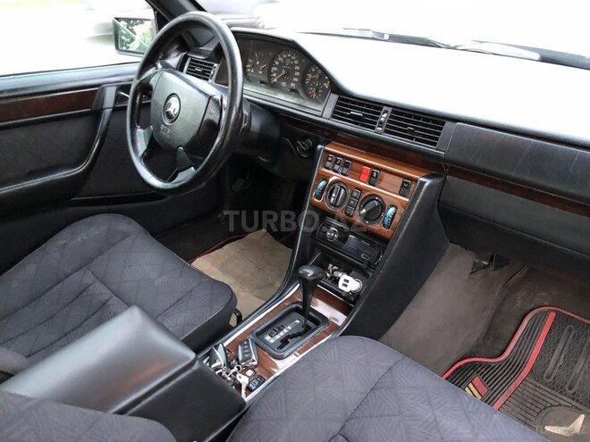 Mercedes E 280 1995, 381,000 km - 2.8 l - Bakı