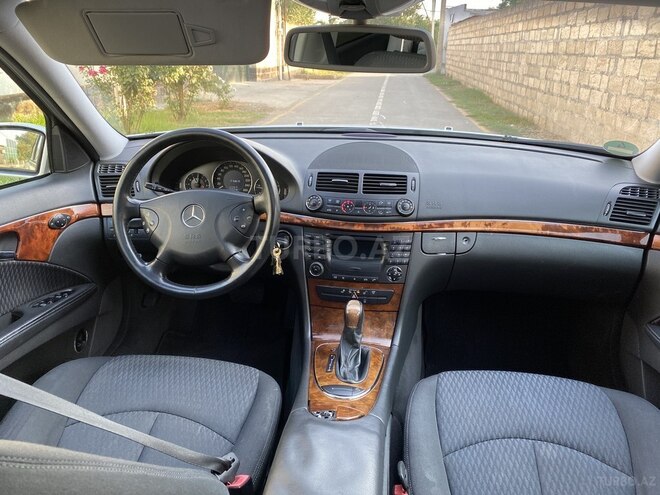 Mercedes E 220 2004, 230,000 km - 2.2 l - Bakı
