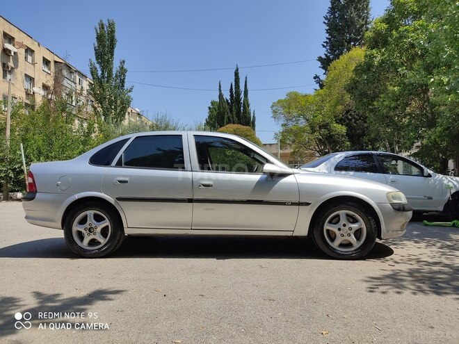 Opel Vectra 1996, 300,000 km - 2.0 l - Bakı