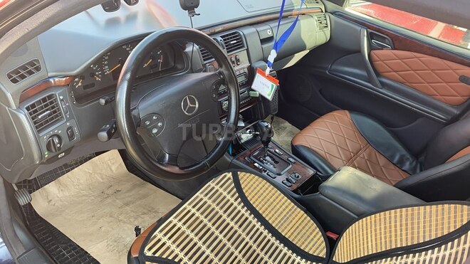 Mercedes E 220 2002, 460,000 km - 2.2 l - Bakı
