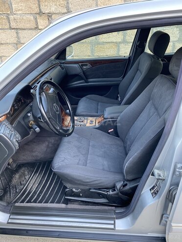 Mercedes E 240 1999, 491,000 km - 2.4 л - Bakı