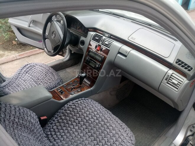 Mercedes E 240 1998, 280,000 km - 2.4 l - Mingəçevir