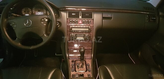 Mercedes E 240 1999, 250,292 km - 2.4 l - Bakı