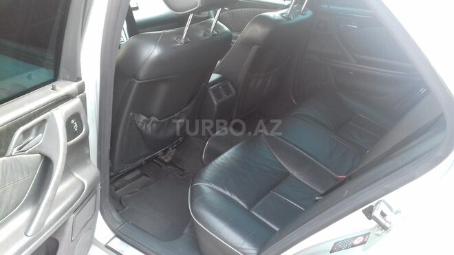 Mercedes E 240 2001, 355,000 km - 2.4 л - Bakı