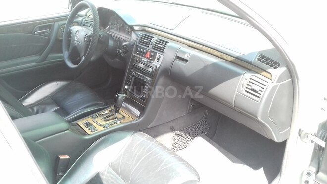 Mercedes E 240 2001, 355,000 km - 2.4 л - Bakı