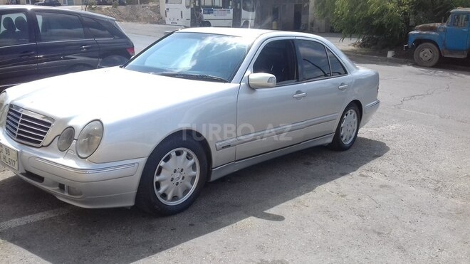 Mercedes E 240 2001, 355,000 km - 2.4 л - Bakı