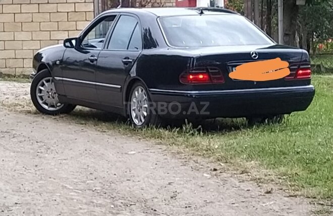 Mercedes E 240 1999, 11,197 km - 2.4 l - Masallı